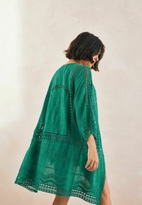 Next LONGLINE - REGULAR FIT - Ranta-asusteet - green