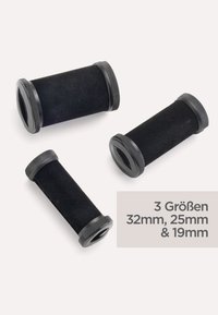 Tre impugnature cilindriche nere con superfici texture, dotate di estremità in plastica nera. Taglie disponibili: 32mm, 25mm e 19mm.