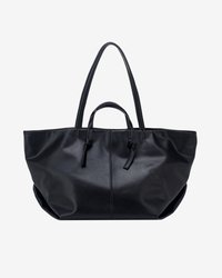 Zwarte tote bag van soepel nepleer, met twee lange handvatten en een eenvoudig ontwerp met een nette, gestructureerde vorm.