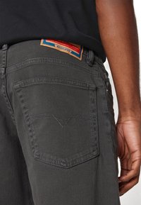 Diesel Vaqueros tapered - black