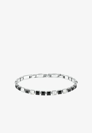 Bracciale in tonalità argento caratterizzato da gemme quadrate nere e trasparenti alternate, con una finitura lucida e un design a maglie.