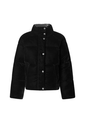 Giacca a piumino nera trapuntata con collo alto, bottoni a pressione argentati e tasche frontali. Tessuto liscio con fodera interna lucida.