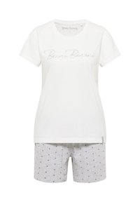 Witte t-shirt met korte mouwen met de tekst "Bruno Banani" gecombineerd met lichtgrijze shorts met donkere stippen.