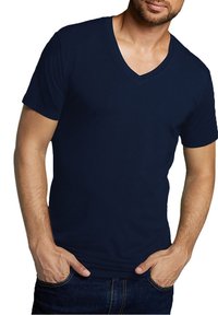 T-shirt blu navy a scollo a V realizzato in misto cotone; maniche corte, design aderente, texture liscia e cuciture sottili; indossato con jeans usurati.