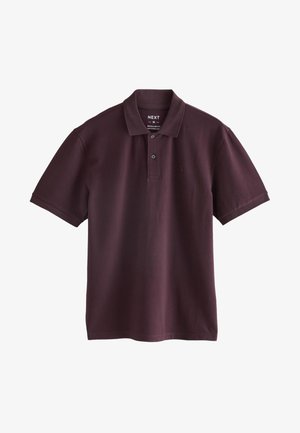Polo couleur marron en coton. Il présente un col, des manches courtes, une patte à trois boutons et un logo sur la poitrine.