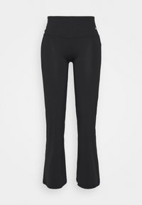 Černé sportovní kalhoty s vysokým pasem a rozšířenými nohavicemi, s malým bílým logem Puma na levém boku, zobrazené na bílém pozadí.