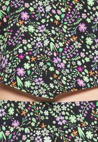 Noisy May Petite NMRUE SINGLET CROP TOP - Μπλούζα - black