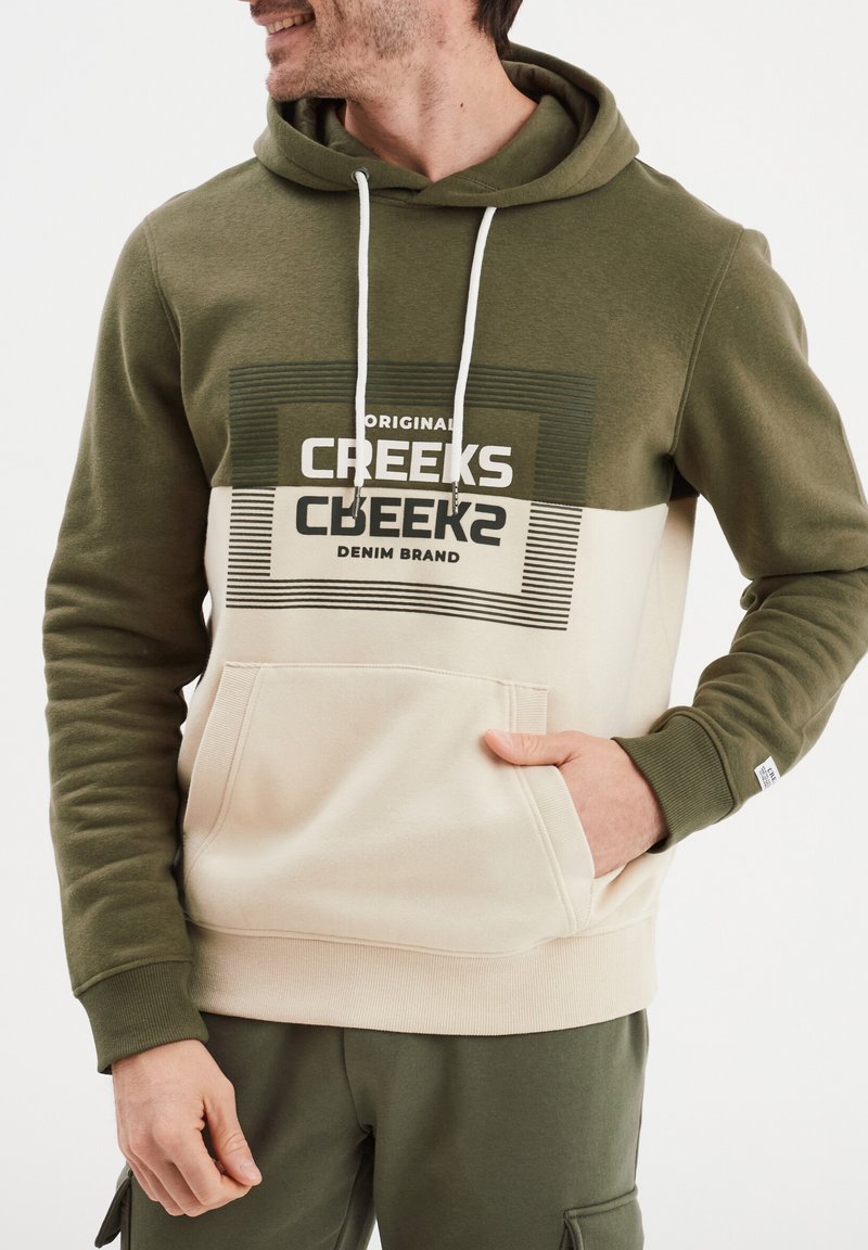 Creeks AMERICAN INSPIRATION FASHION COOL EASY KAPUZENPULLOVER HOODIE MIT TASCHE - Sweat à capuche - vert kaki