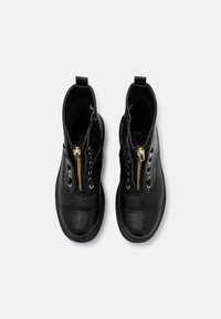 Call it Spring Stivaletti con plateau - black