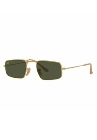 Occhiali da sole quadrati con montatura in metallo dorato, lenti verdi e dettagli beige sui naselli. Bracci sottili si estendono dalla montatura.