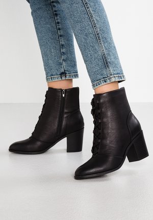 Šněrovací kotníkové boty - black