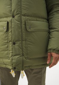 Fjällräven EXPEDITION DOWN JACKET M - Jakna ispunjena paperjem - green