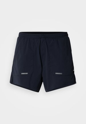 Námorníckomodré šortky z ľahkého materiálu, s elastickým pásom, dvoma bočnými vreckami a reflexnými prvkami na vreckách.