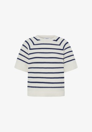 Wit gebreide korte mouwen trui met marineblauwe horizontale strepen en geribde manchetten en zoom, ronde halslijn.
