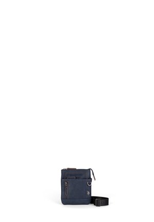 Navy leren schoudertas met ritssluiting aan de bovenkant, voorvak, verstelbare strap en een gestructureerde afwerking. Inclusief logo en metalen hardware details.