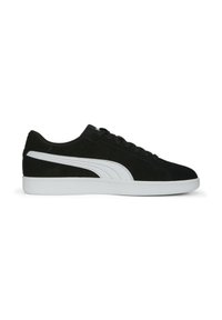 Zapatillas de ante negro con suela de goma blanca y franja lateral blanca, con puntera redondeada y cierre de cordones. Diseño sencillo con acentos mínimos.