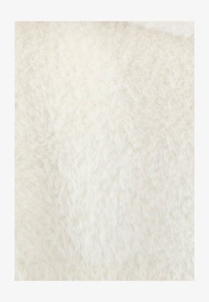 Witte pluizige stof met een zachte textuur, gekenmerkt door een licht oneffen oppervlak en subtiele variaties in schaduw. Ideaal voor gezellige kledingstukken of accessoires.