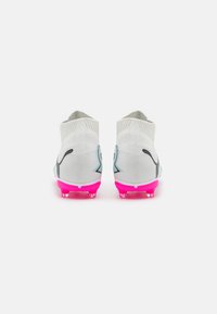 Puma FUTURE 7 MATCH LACELESS FG/AG - Scarpe da calcio per erba sintetica - white/black/poison pink