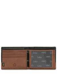 Billetera de cuero marrón con protección RFID. Cuenta con múltiples slots para tarjetas, una ventana clara para identificación y un exterior texturizado en negro.