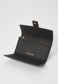 Thumbnail Image 3