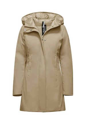 Beige waterdichte jas met een capuchon, voorzien van een ritssluiting aan de voorkant, zakken aan de zijkant en een gladde textuur. Gekleed met drukknoopknopen en een merklabel.