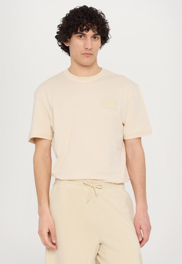 UNISEX - Shorts - almond milk4