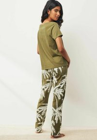 Next SHORT SLEEVE REGULAR FIT SET - Pidžaamakomplekt - olive green