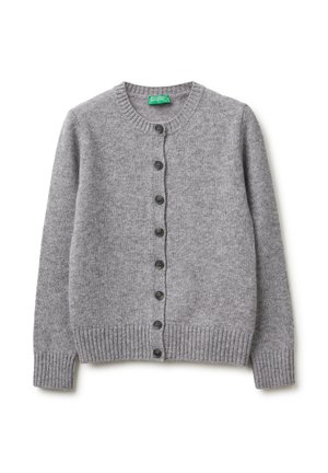 Szary dzianinowy kardigan z okrągłym dekoltem, ściągaczami na rękawach i dole oraz czarnymi guzikami z przodu. Miękka faktura z delikatnym wzorem.