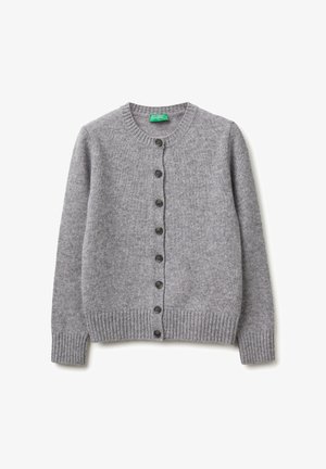 Szary dzianinowy kardigan z okrągłym dekoltem, ściągaczami na rękawach i dole oraz czarnymi guzikami z przodu. Miękka faktura z delikatnym wzorem.