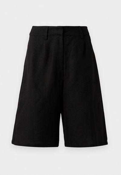 Svart shorts i en løs passform, laget av lett stoff med en jevn tekstur. Har en flat linning og minimal detaljering.