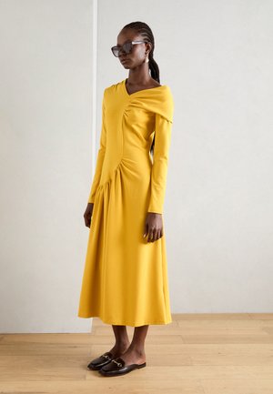 ABIODUN DRESS - Džersejové šaty - yellow