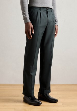 STRAIGHT FIT PLEATED TAILORED - Chino - grachten green