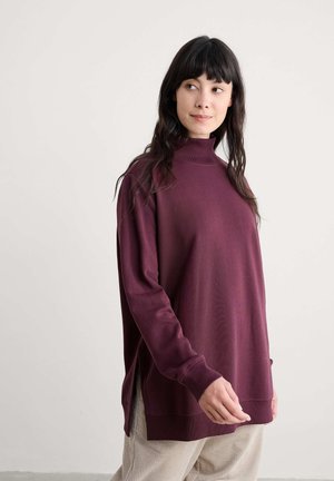 - Bluza