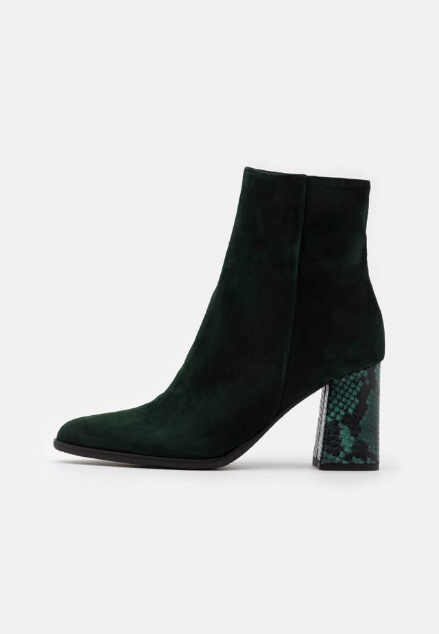 Botki - dark green