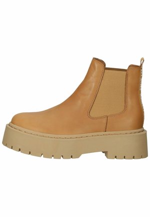 Bottine Chelsea en cuir fauve avec semelle beige épaisse et panneau latéral élastique, vue de profil sur fond blanc.