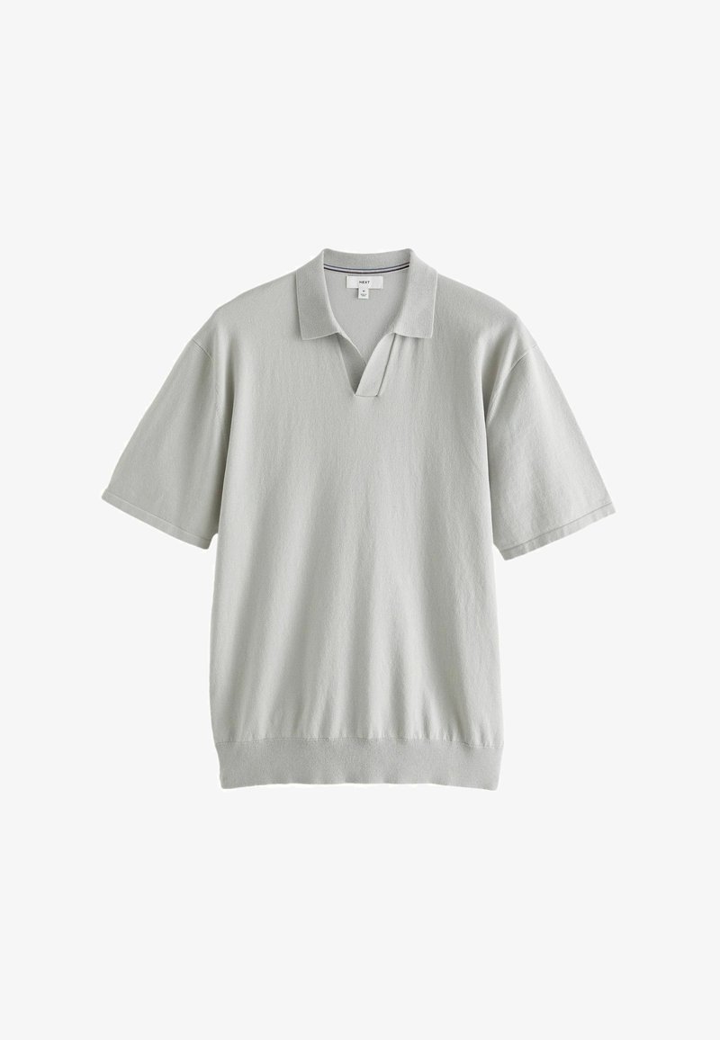 Polo à manches courtes gris clair avec col ouvert et ourlet côtelé, présenté à plat sur un fond blanc.
