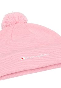 Roze gebreide beanie met een geribbelde textuur en een pompon bovenop. Heeft een geborduurd "Champion" logo aan de voorkant en een accentkleur in contrast.