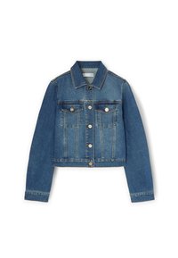 Jachetă din denim tăiată, de culoare albastru mediu, cu închidere prin nasturi, două buzunare pe piept, cusături în contrast și guler clasic.