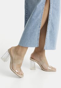 Bershka - VINYL - Natikače na petu - transparent Minijatura 1