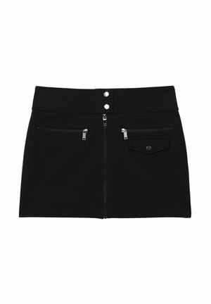 Černá sukně vyrobená z pevných látek, s dvěma kapsami na zip, horizontálním zapínáním na zip a dvojitými patentkami na pase.