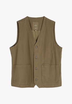 Féfi mellény olajzöld színben, V nyakkivágással, öt gombos záródással, két nagy elülső zsebbel és egy kis zsebbel a jobb oldalon.