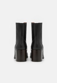 Chie Mihara MAIDA - Botins de atacadores - black