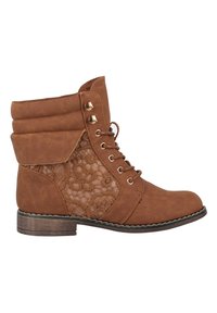 Bottines marron avec un panneau latéral en dentelle, bout arrondi, accents cousus, œillets et un petit talon empilé. Matériaux lisses et texturés.
