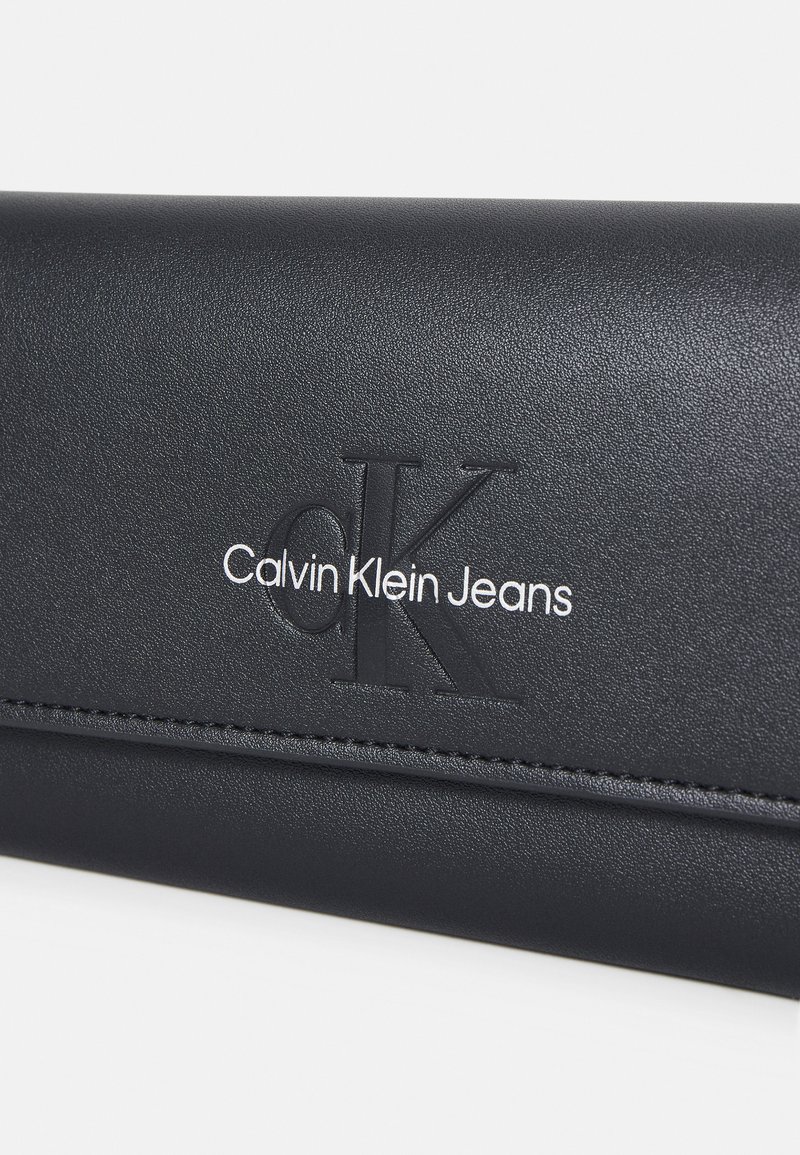 Calvin Klein Jeans SCULPTED LONG FOLD MONO - Geldbörse - black 
