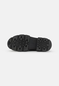 Bullboxer Instappers - black