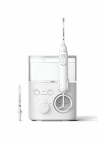 Witte elektrische water flosser met transparante reservoir en bedieningsknop. Inclusief borstel met paarse punt, twee reinigingsmodi en kabelopslag.