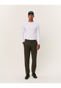 Les Deux COMO PANTS - Pantaloni - forest green melange