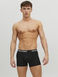 Schwarze Boxer Shorts mit einem elastischen Bund, der mit dem weißen "JACK & JONES" Branding verziert ist, aus einem glatten, dehnbaren Stoff gefertigt.