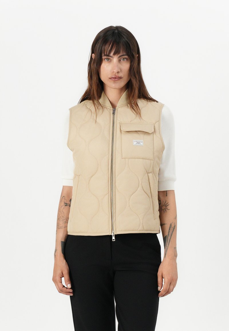 Guess Jeans QUILTED PUFFER  - Bodywarmer - safari tan