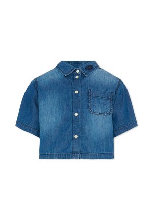 Camicia di jeans a maniche corte con chiusura a bottoni, taschino sul petto e colletto classico, mostrata distesa su sfondo bianco.
